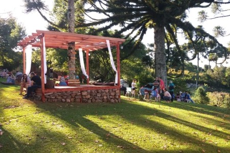 Área verde preparada para evento no Haras